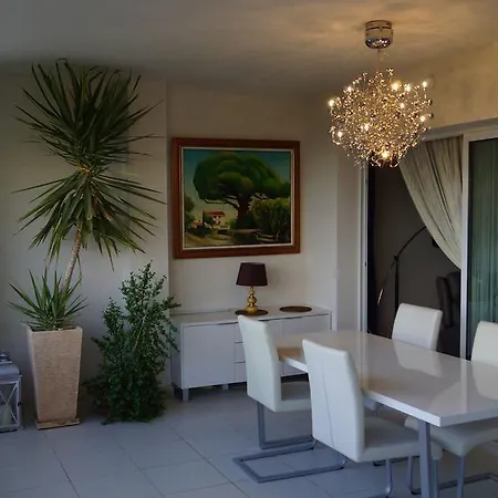 La Bohemia Hills Apartment *